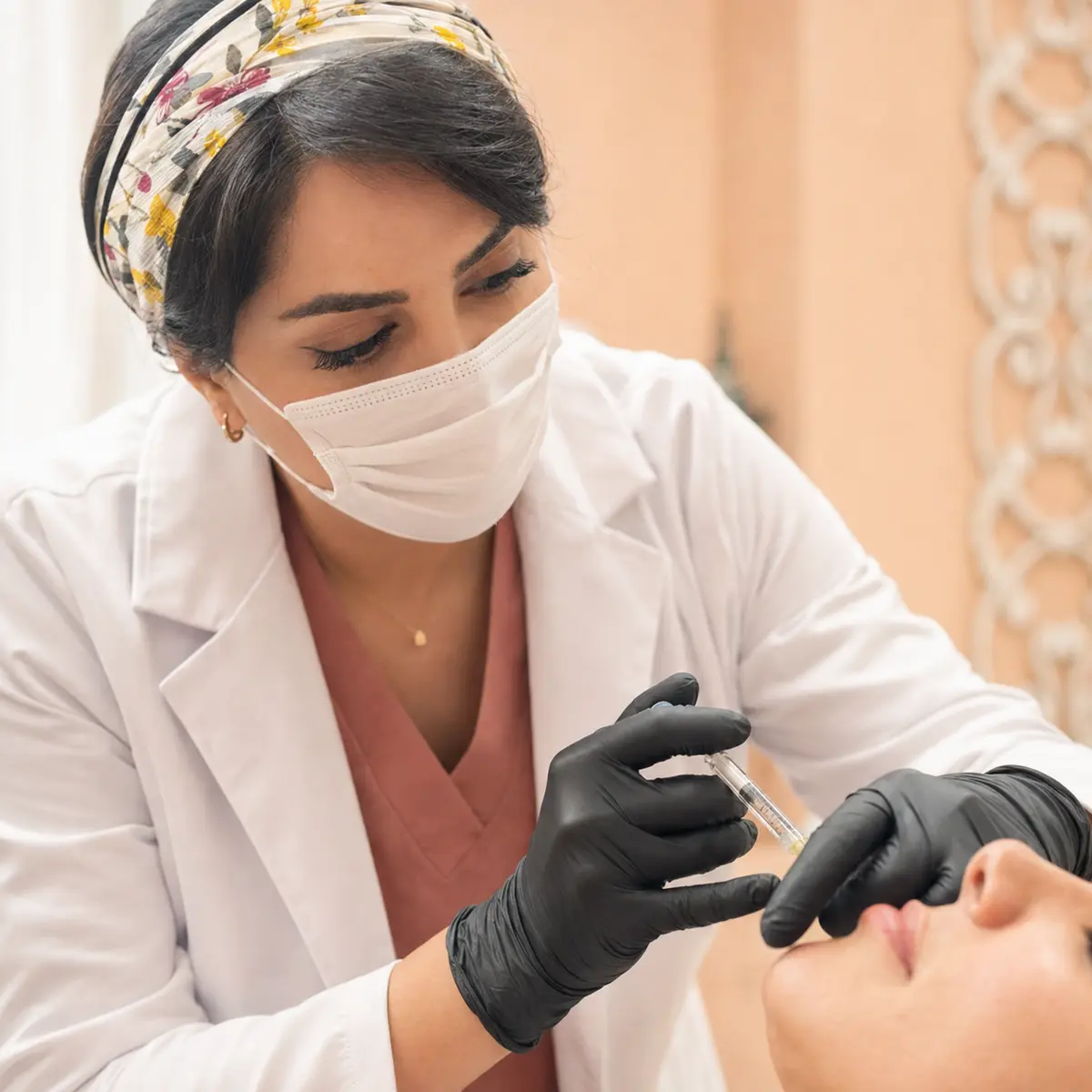 اجرای دقیق و ایمن خدمات زیبایی